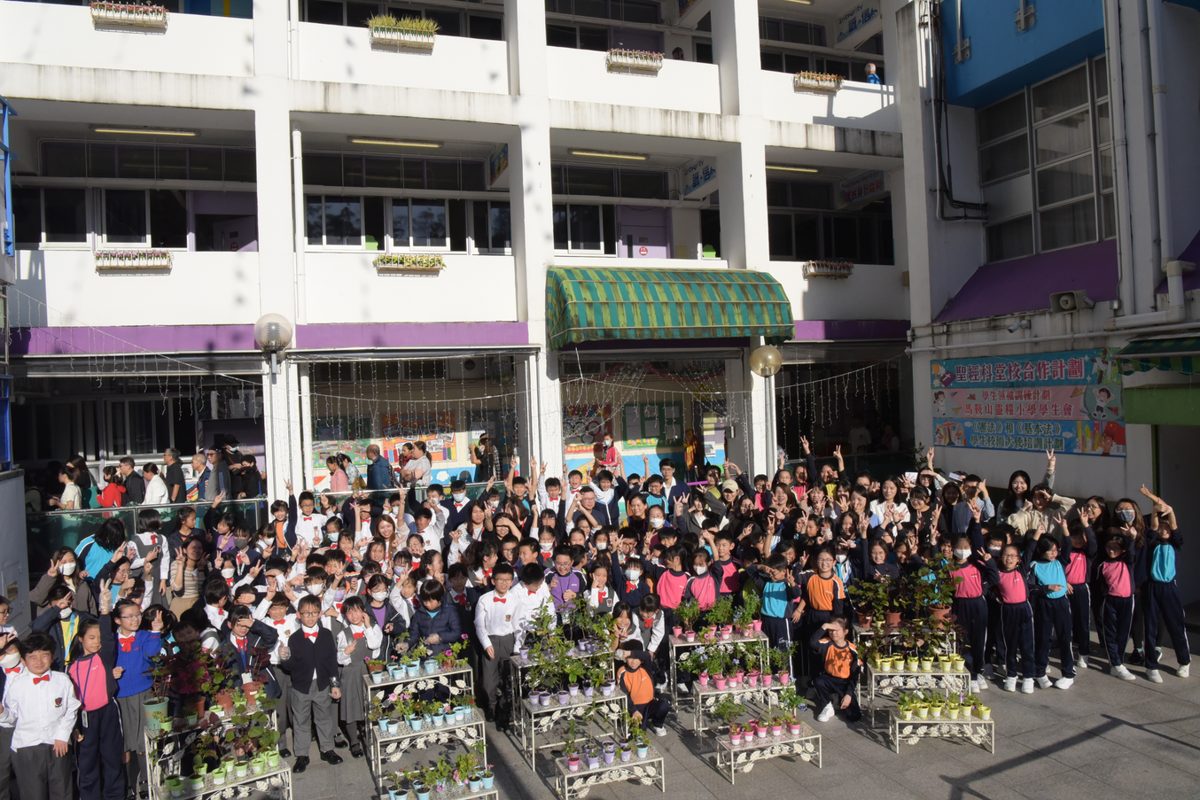 十步芳草種植活動全體合照
